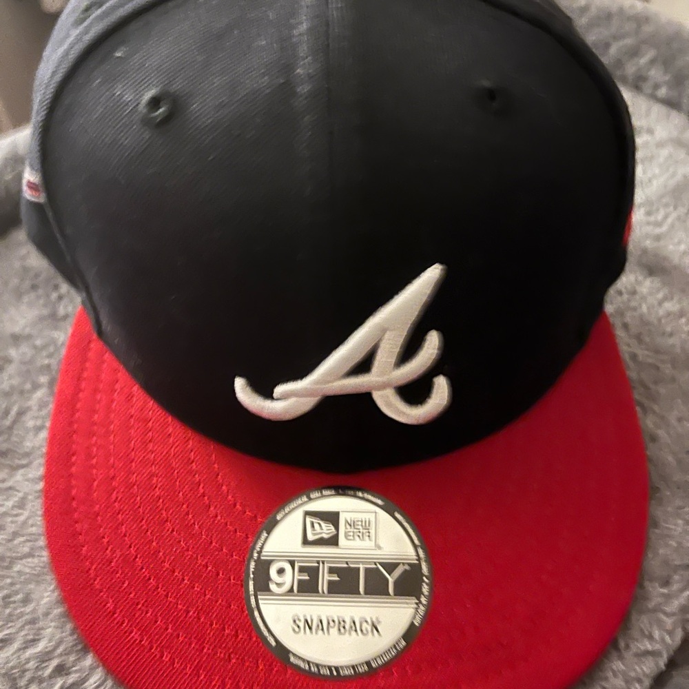 Atlanta Braves New Era Navy Blue And Red 9FIFTY Snapback Cap